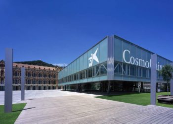 A Direct Relationship Between Society and Researchers in the CosmoCaixa
