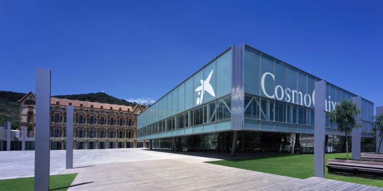 A Direct Relationship Between Society and Researchers in the CosmoCaixa