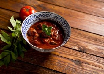 Easy red lentil curry with grilled zucchini: healthy recipe