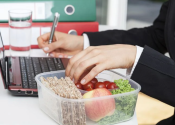 The benefits of having healthy snacks at work