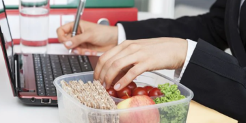 The benefits of having healthy snacks at work