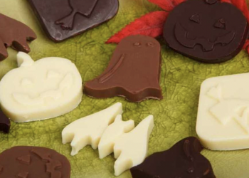 4 ways to run a successful Halloween bake sale