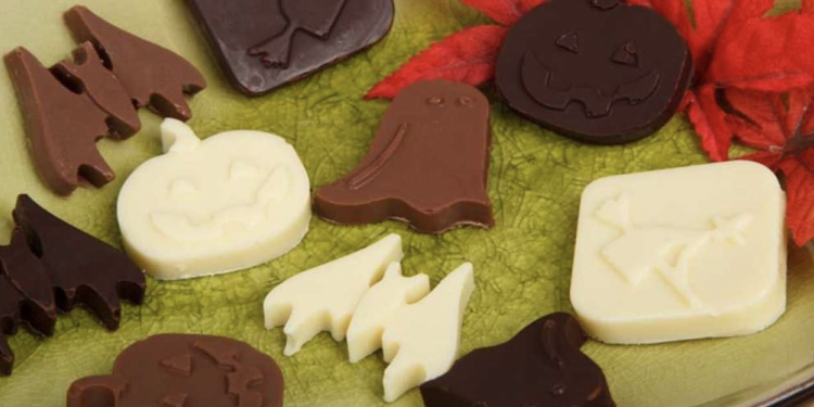 4 ways to run a successful Halloween bake sale