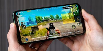 Most Important Phone Hardware when Playing Online