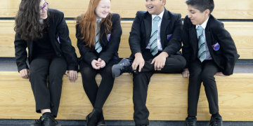 Pros and Cons of Implementing a Work Uniform