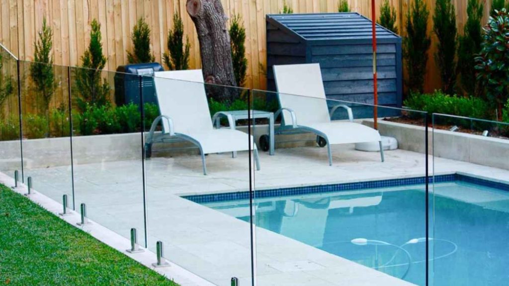 The Pros & Cons of Different Pool Fence Designs