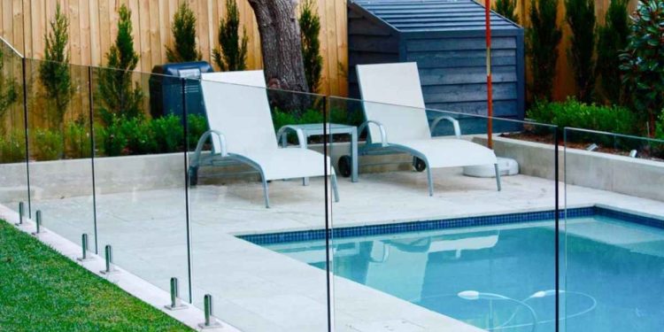 The Pros & Cons of Different Pool Fence Designs